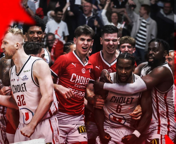 Українці за кордоном: Зайцев, Близнюк Українці за кордоном: Зайцев, Близнюк