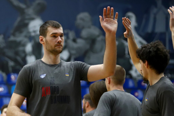 Центровий “Дніпра” переніс операцію Центровий “Дніпра” переніс операцію