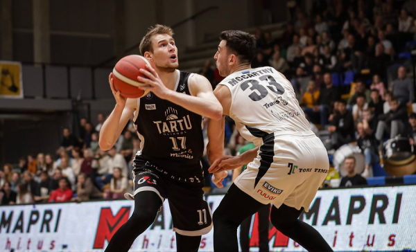 Українці за кордоном: Артамонов, Войналович