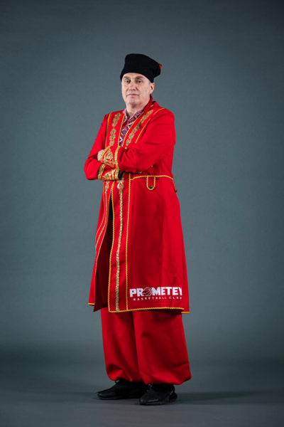 Прометей провів фотосесію команди у козацьких костюмах (фото)