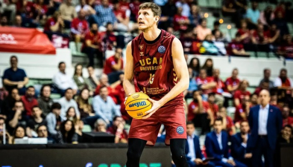 Центровий збірної України Пустовий перейшов в Шабаб Аль Ахлі