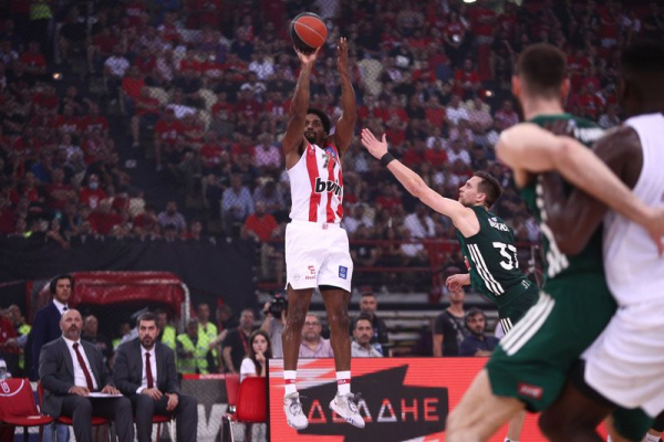 Чемпіонат Греції, фінал: “Олімпіакос” впевнено обіграв “Панатінаїкос” Чемпіонат Греції, фінал: “Олімпіакос” впевнено обіграв “Панатінаїкос”