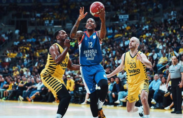 Чемпіонат Туреччини: &ldquo;Анадолу&rdquo; та &ldquo;Фенербахче&rdquo; у вогняній кінцівці визначили переможця