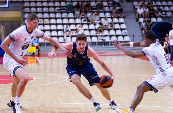 Артем Пустовий набрав 8 очок у грі проти команди Євроліги