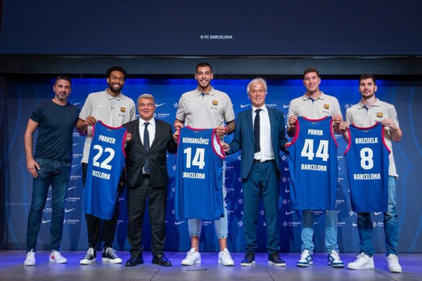 Жоан Лапорта та новачки &ldquo;Барселони&rdquo; озвучили цілі на сезон