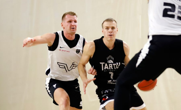 Українці за кордоном: Шундель, Кобзистий, Ягупова