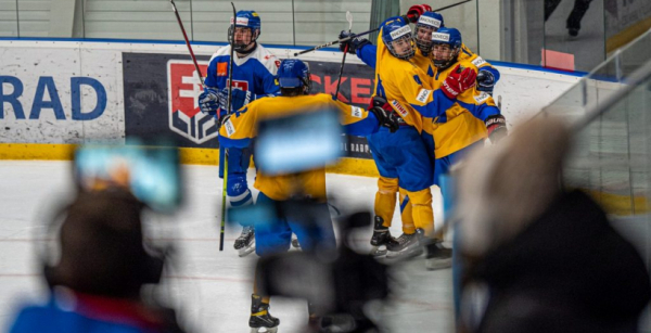 Збірна України U-18 з хокею в серії булітів поступилася юнацькій команді Словаччини Збірна України U-18 з хокею в серії булітів поступилася юнацькій команді Словаччини