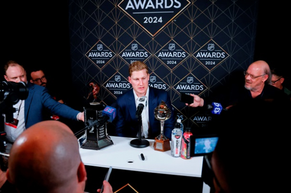 НХЛ роздала призи за сезон 2023/24 НХЛ роздала призи за сезон 2023/24