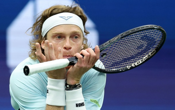 Росіянин побив себе власною ракеткою на US Open Росіянин побив себе власною ракеткою на US Open