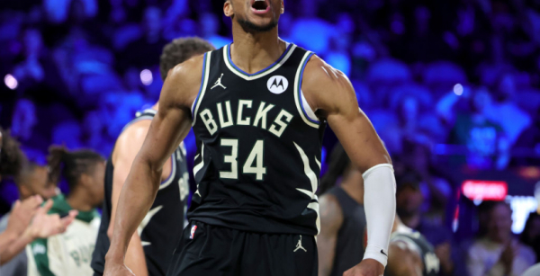 Янніс Адетокунбо визнаний MVP другого в історії Кубка НБА Янніс Адетокунбо визнаний MVP другого в історії Кубка НБА