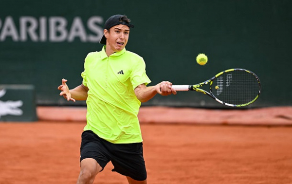 Лідер українських юніорів у тенісі відмовився спілкуватися українською