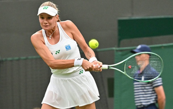 Ястремська проходить три сети другого кола Вімблдону в матчі з "нейтрою" Ястремська проходить три сети другого кола Вімблдону в матчі з "нейтрою"