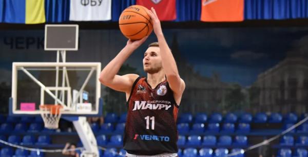 Марченко продовжив контракт із Черкаськими Мавпами