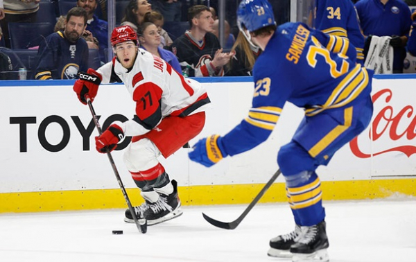 НХЛ: Кароліна сенсаційно поступилася