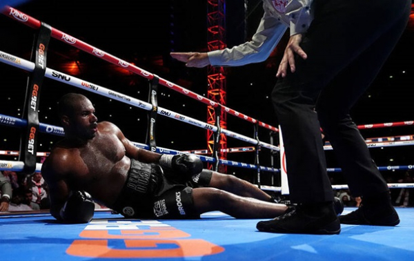 У Дюбуа прокоментували відмову боксера від бою з виходом на Усика