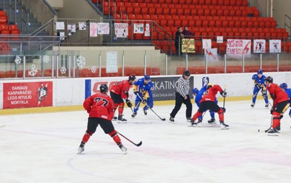 Збірна України з хокею вдало розпочала серію товариських матчів