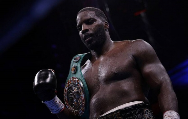 Околі має намір зробити дві справи заодно в боях із двома лівими боксерами