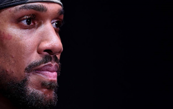 Ентоні Джошуа сумує через утрату своїх тренерів у ДТП