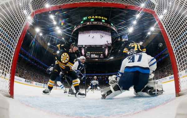 НХЛ: тріумфи Бостона, Тампи й Баффало